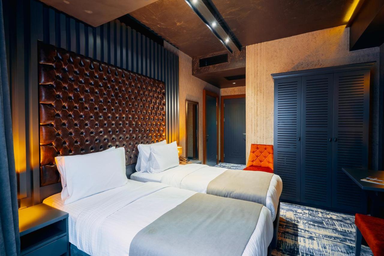Tapis Rouge Design Boutique Hotel Batumi Exterior photo A room at the hotel