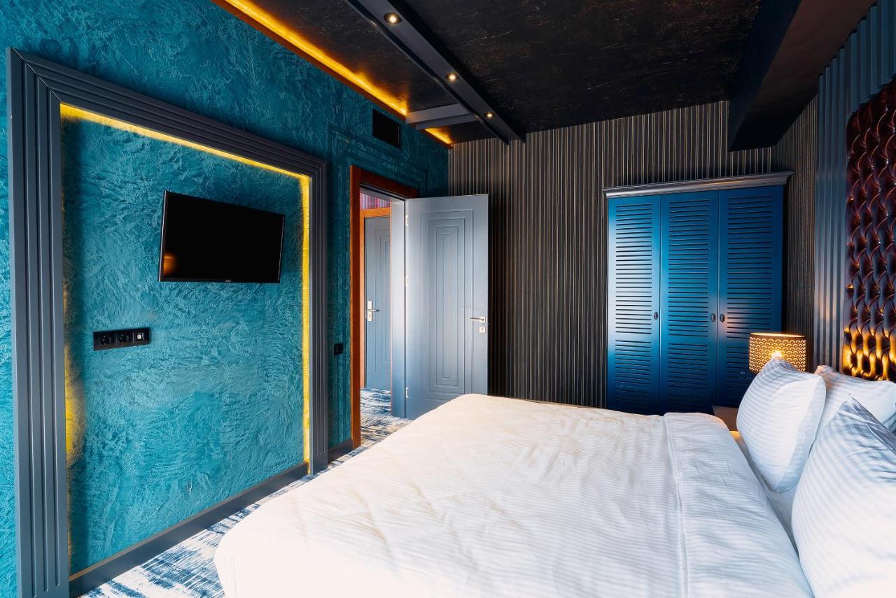 Tapis Rouge Design Boutique Hotel Batumi Exterior photo A room at the hotel