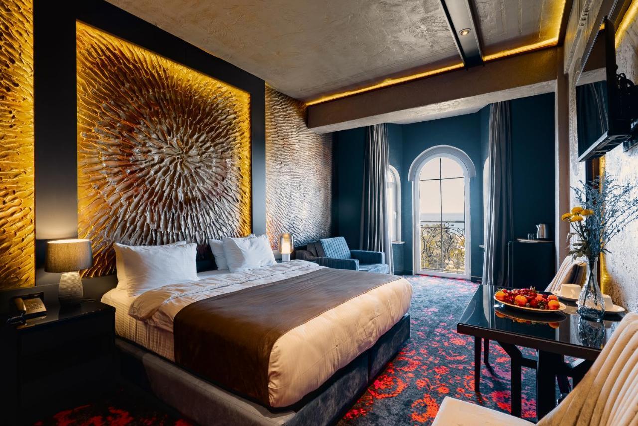 Tapis Rouge Design Boutique Hotel Batumi Exterior photo Deluxe Room