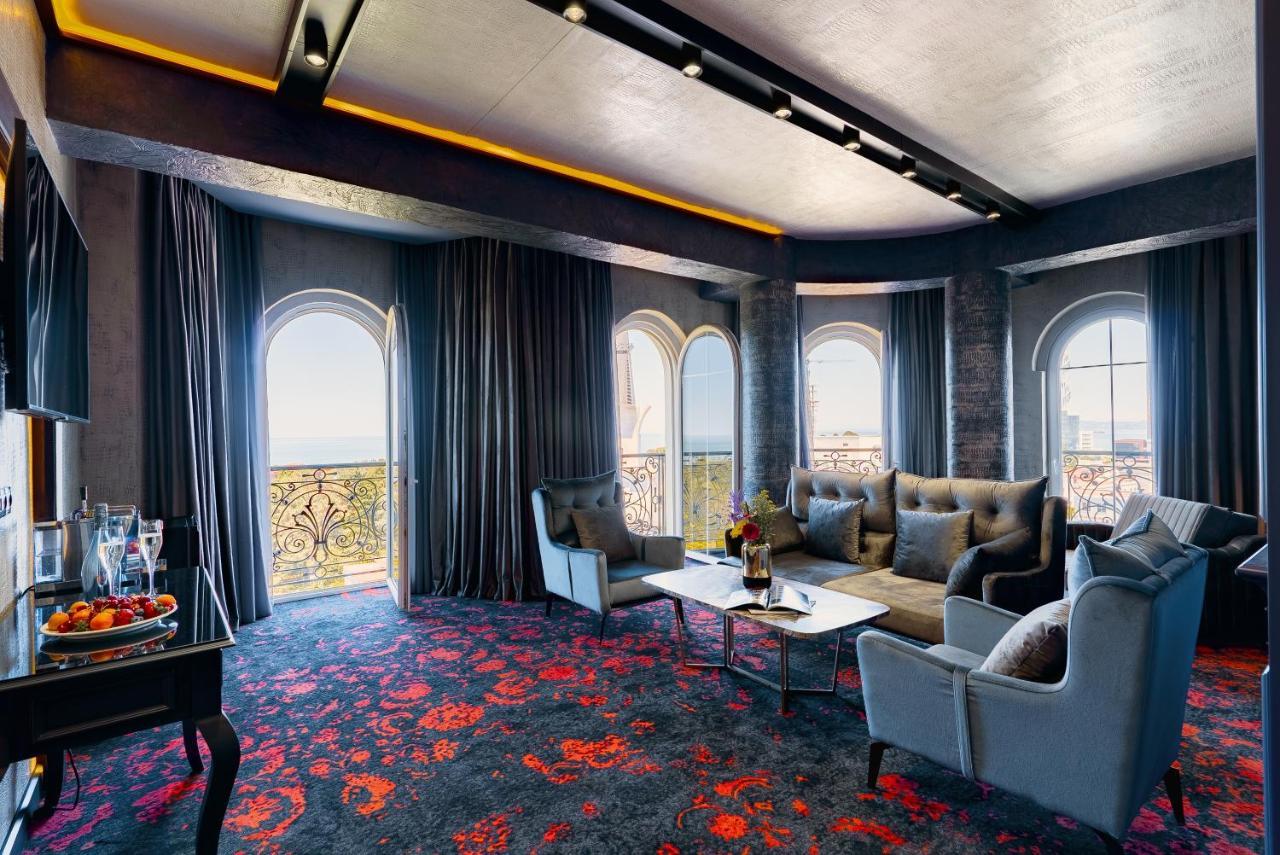 Tapis Rouge Design Boutique Hotel Batumi Exterior photo The Club at the Ritz-Carlton, Paris