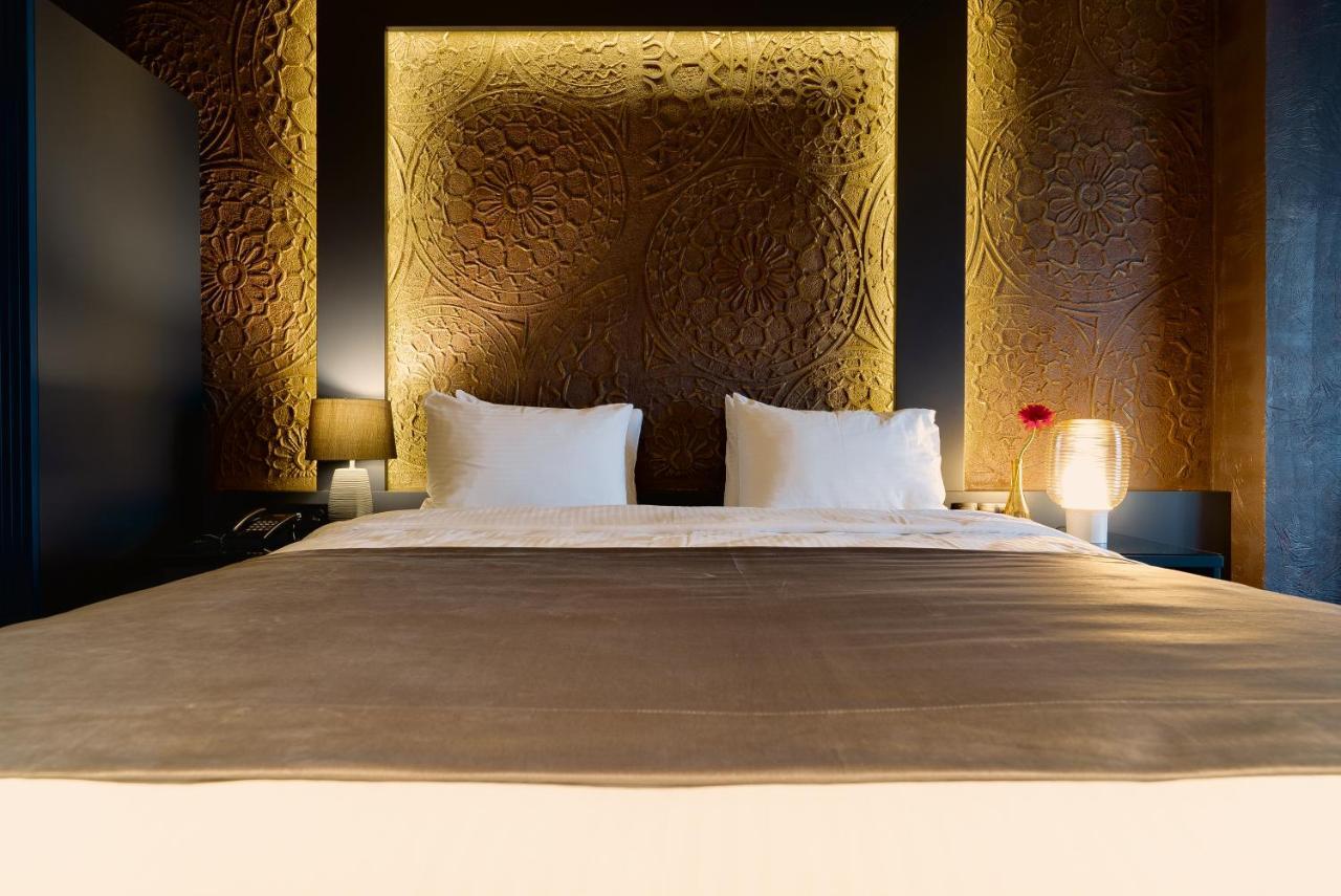 Tapis Rouge Design Boutique Hotel Batumi Exterior photo A room at the hotel