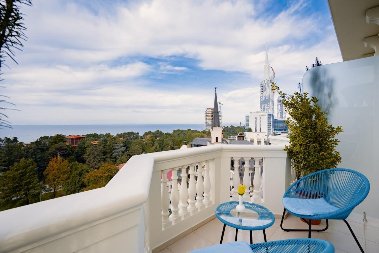Tapis Rouge Design Boutique Hotel Batumi Exterior photo A balcony