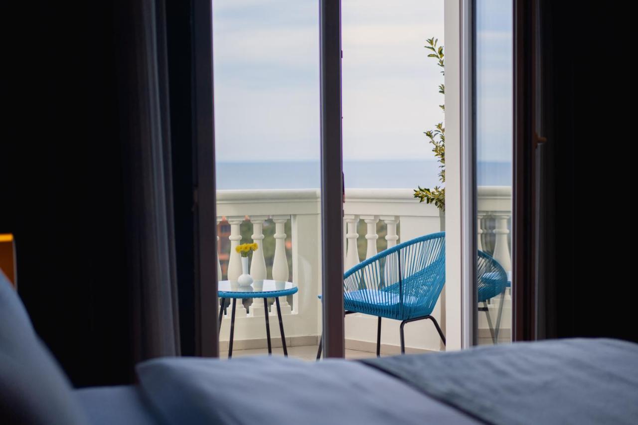 Tapis Rouge Design Boutique Hotel Batumi Exterior photo A room at the hotel