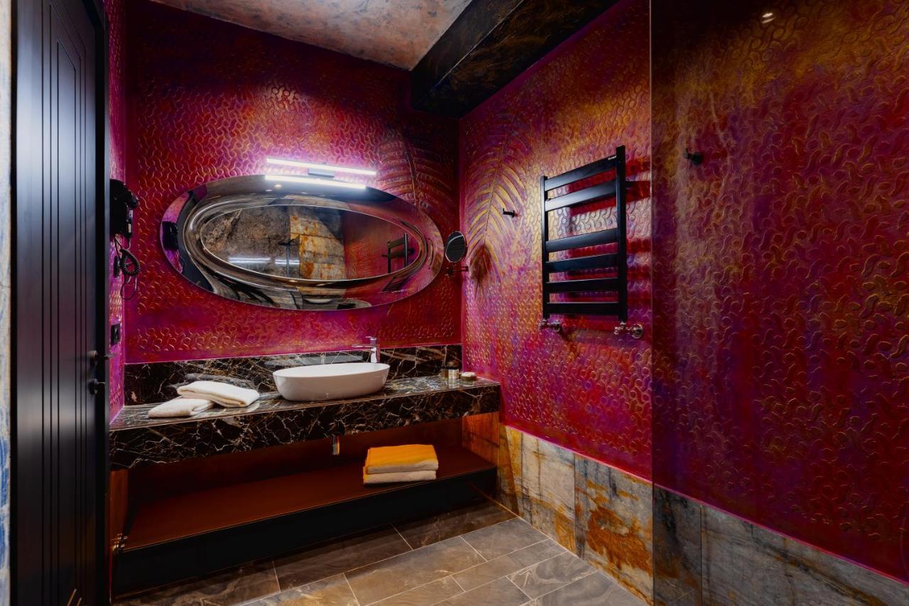 Tapis Rouge Design Boutique Hotel Batumi Exterior photo Bathroom