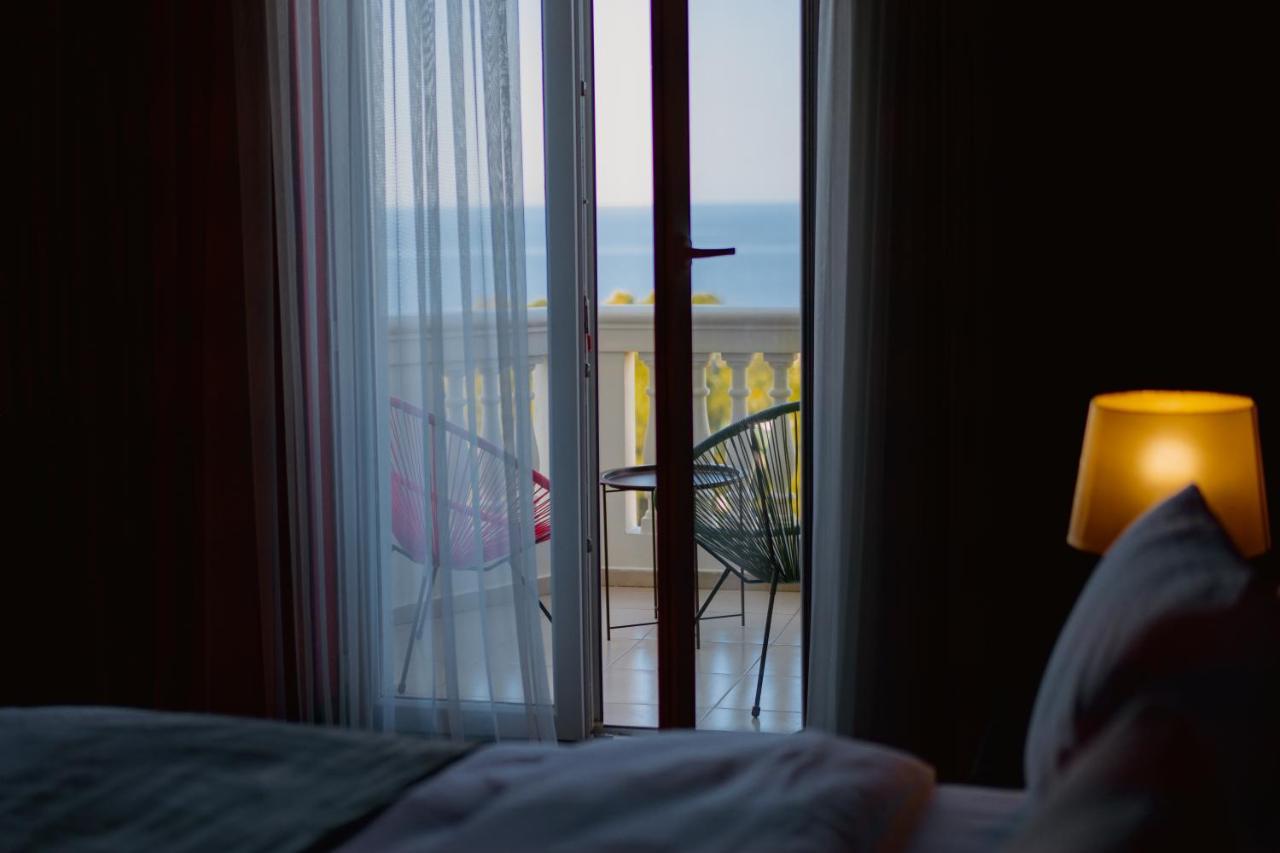 Tapis Rouge Design Boutique Hotel Batumi Exterior photo A room at the hotel