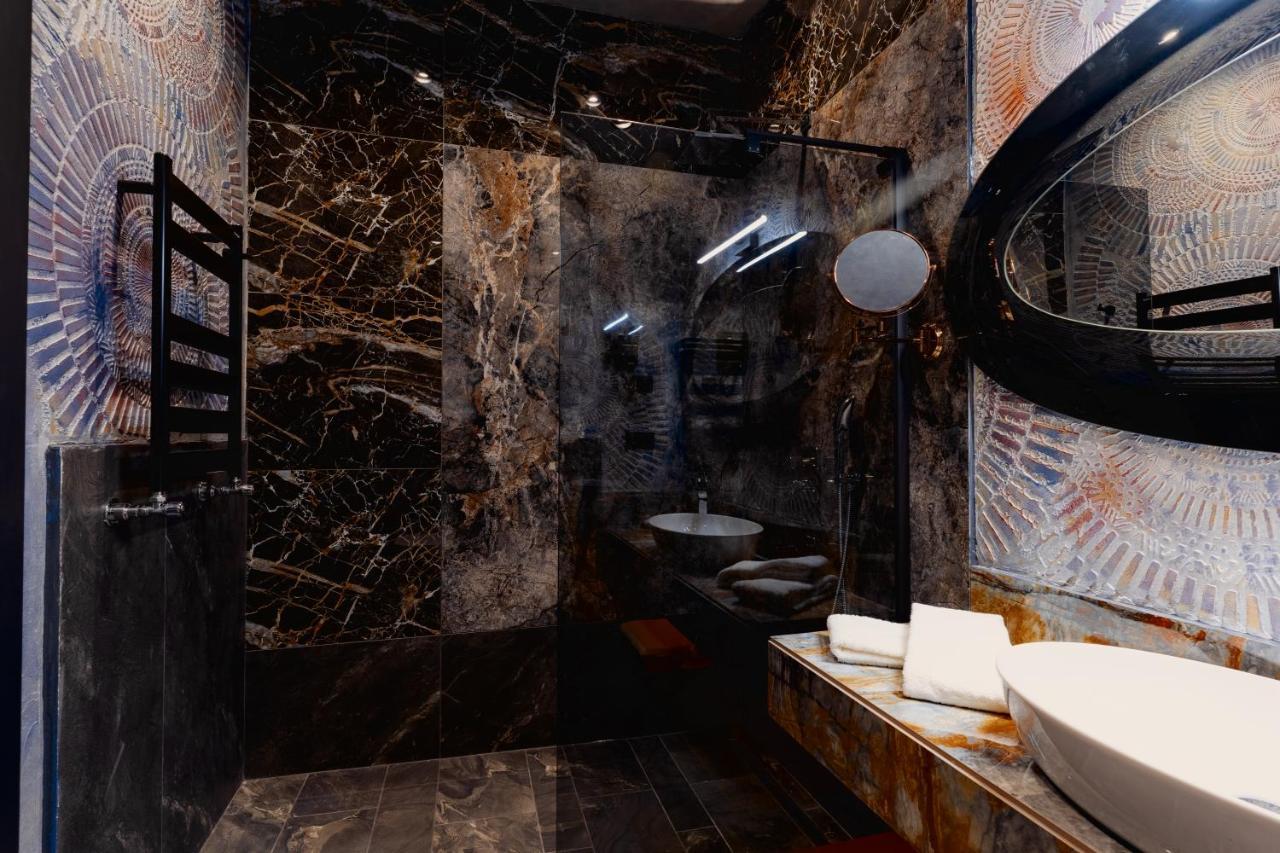 Tapis Rouge Design Boutique Hotel Batumi Exterior photo Bathroom