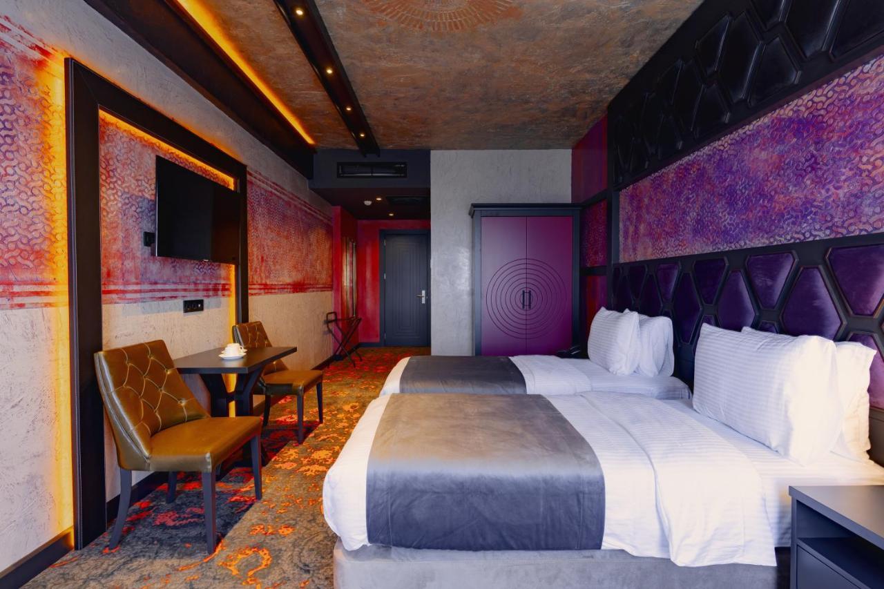 Tapis Rouge Design Boutique Hotel Batumi Exterior photo A room at the hotel