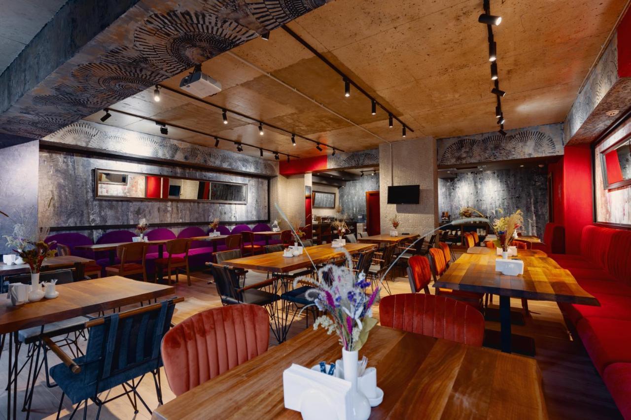 Tapis Rouge Design Boutique Hotel Batumi Exterior photo Interior of a restaurant