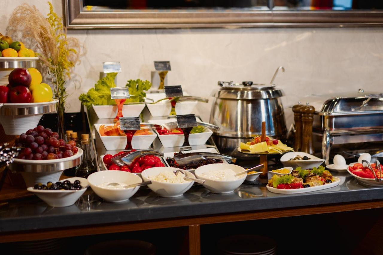 Tapis Rouge Design Boutique Hotel Batumi Exterior photo A buffet