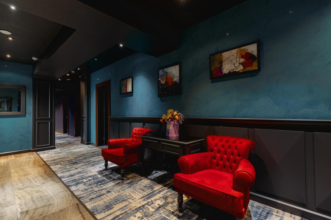 Tapis Rouge Design Boutique Hotel Batumi Exterior photo Interior of the hotel