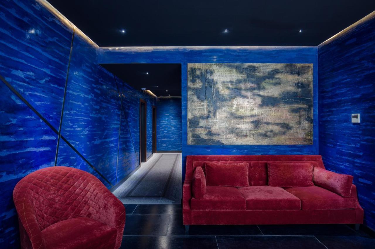 Tapis Rouge Design Boutique Hotel Batumi Exterior photo The Blue Room
