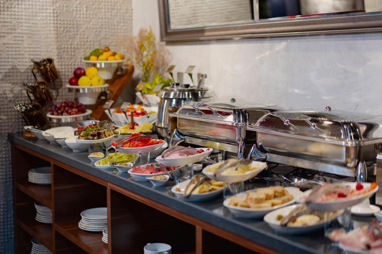 Tapis Rouge Design Boutique Hotel Batumi Exterior photo A buffet