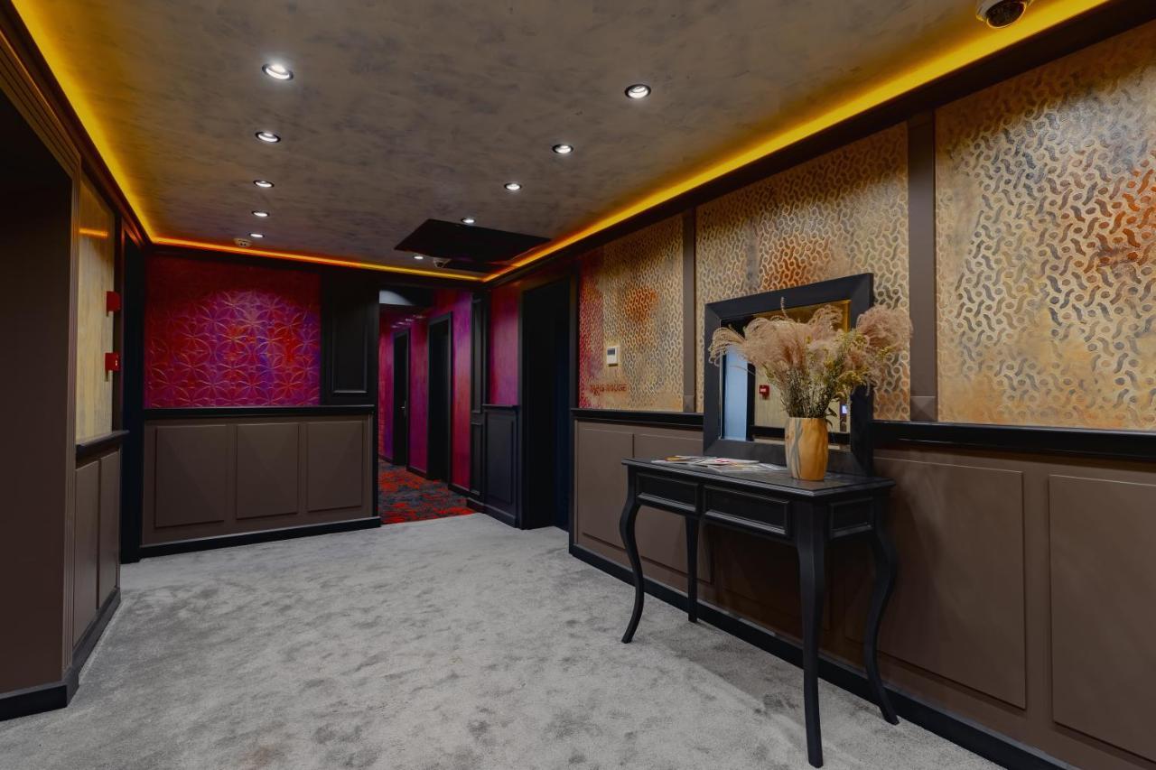 Tapis Rouge Design Boutique Hotel Batumi Exterior photo Interior of a modern Japanese restaurant