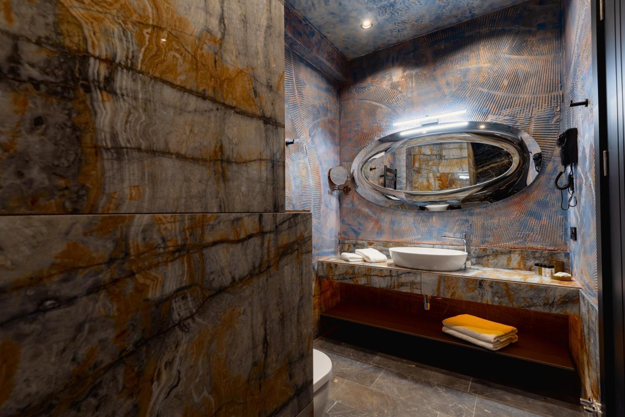 Tapis Rouge Design Boutique Hotel Batumi Exterior photo Bathroom