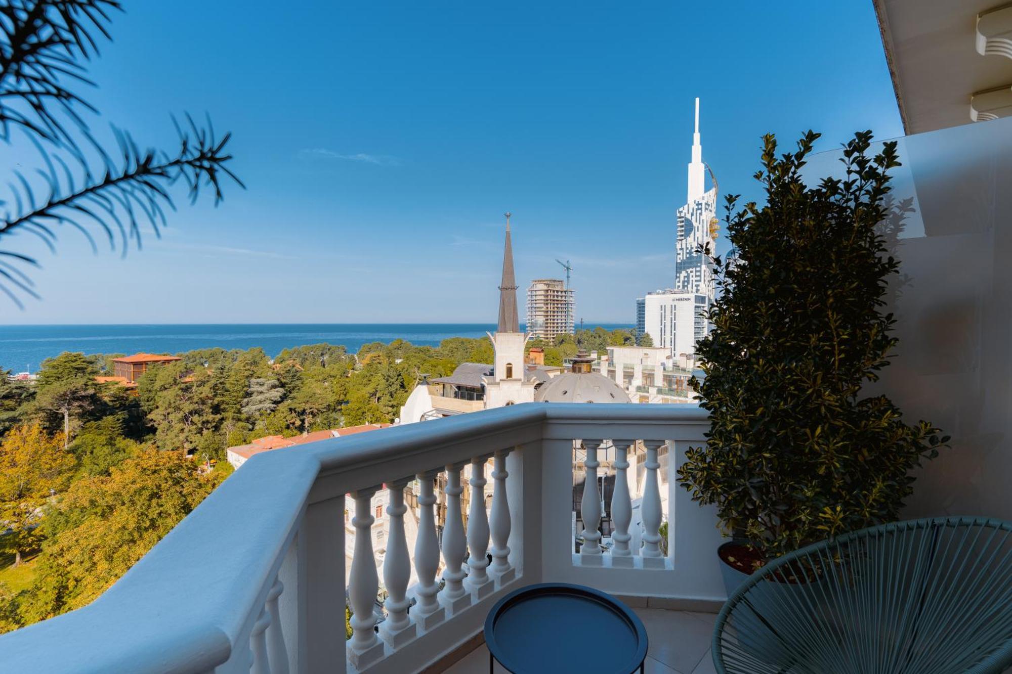 Tapis Rouge Design Boutique Hotel Batumi Exterior photo